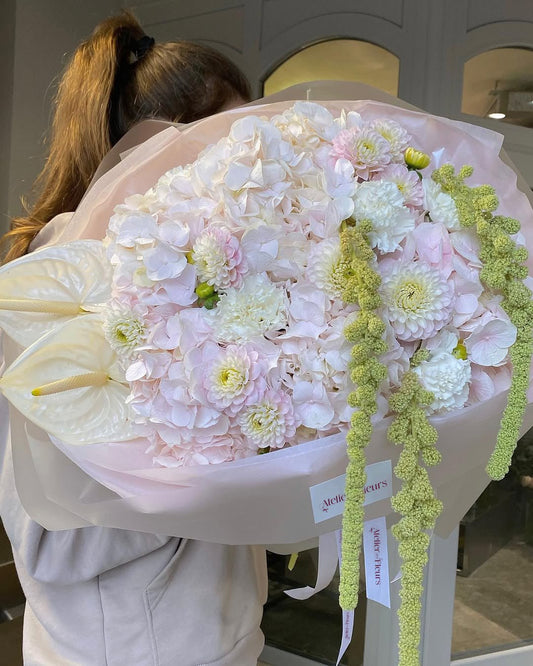 Feathered Grace - Atelier des Fleurs
